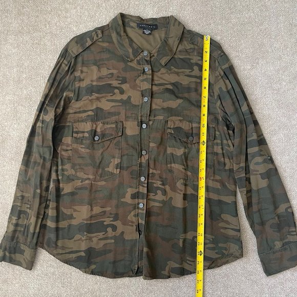 Sanctuary Shirt Womens Large Green Tan Camo Snap Roll Tab Sleeves Boyfriend - Picture 7 of 8